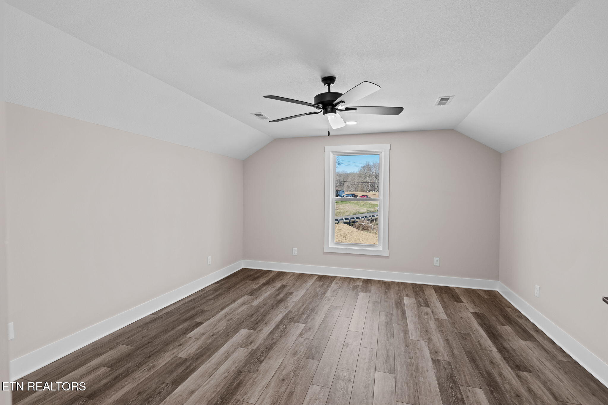 400 Hillvale Road Clinton, TN 37716 - Photo 32 of 37 34-web-or-mls-DSC_6089