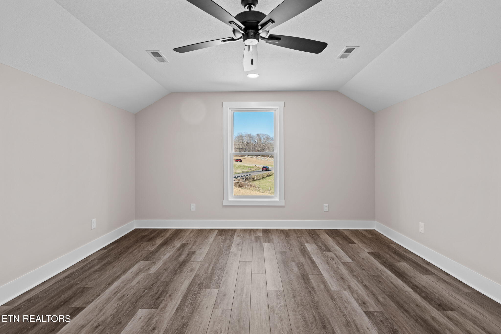 400 Hillvale Road Clinton, TN 37716 - Photo 33 of 37 35-web-or-mls-DSC_6094