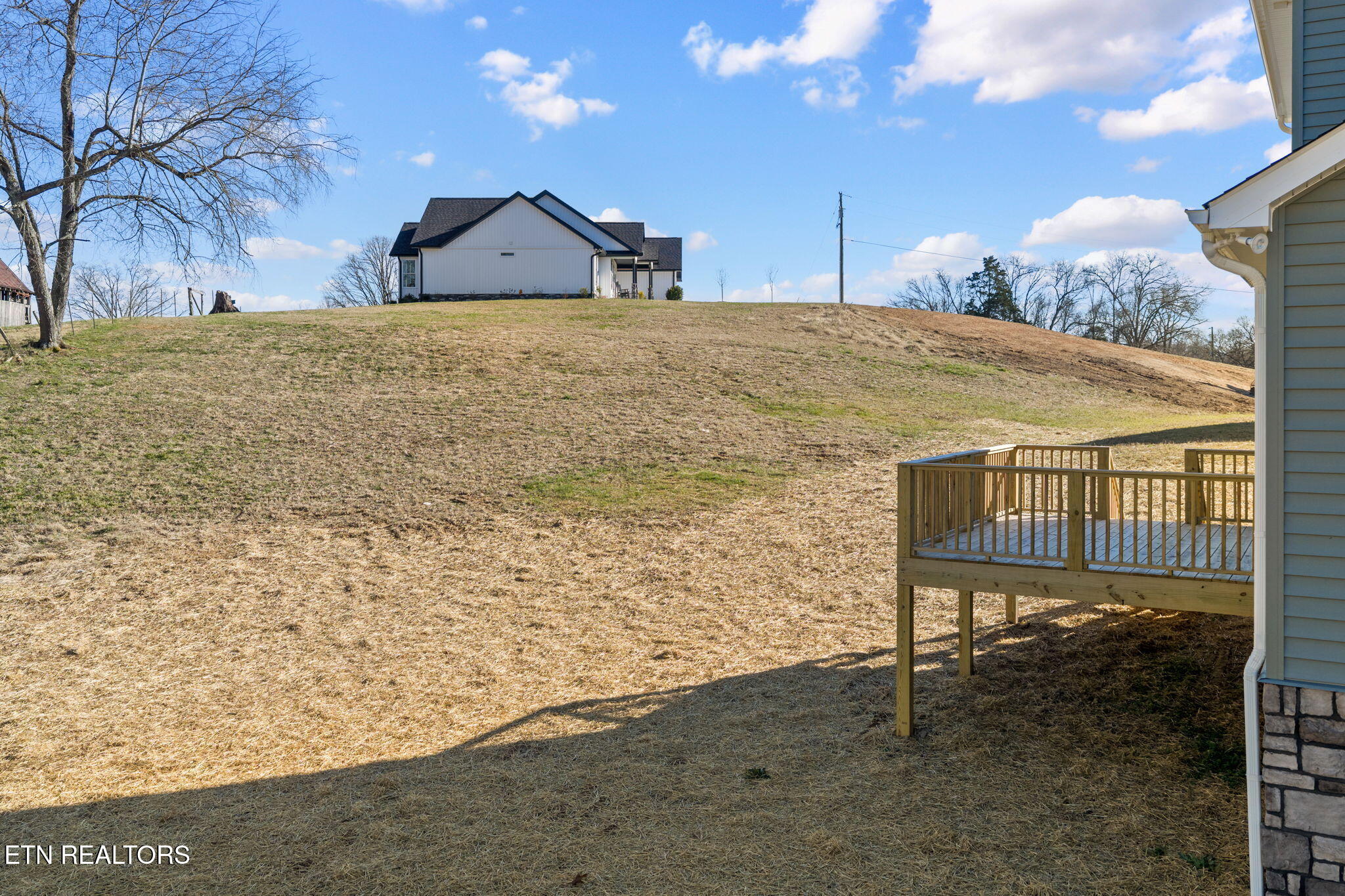 400 Hillvale Road Clinton, TN 37716 - Photo 5 of 37 5-web-or-mls-DJI_20260119151457_0986_D