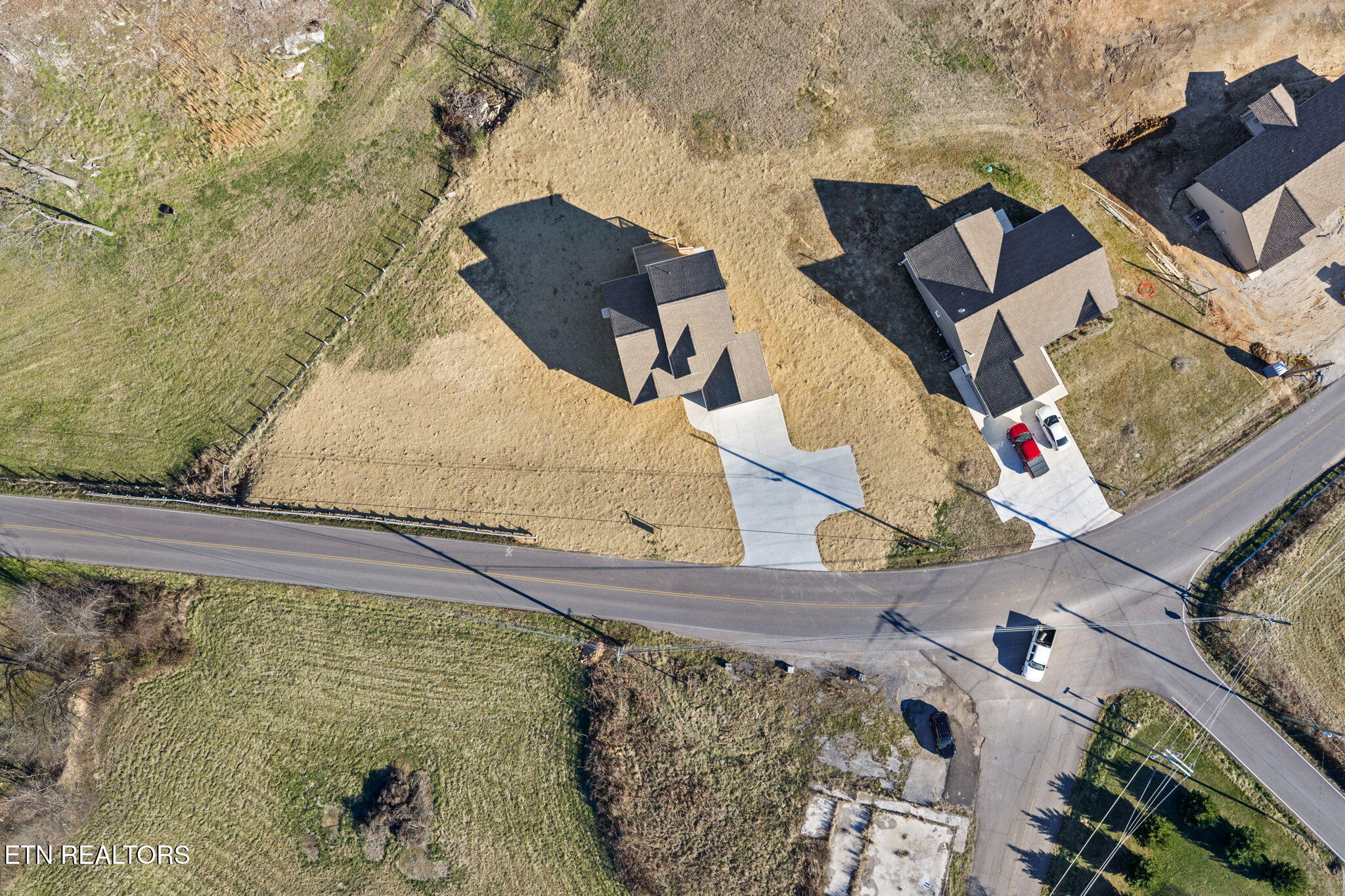 400 Hillvale Road Clinton, TN 37716 - Photo 7 of 37 7-web-or-mls-DJI_20260119151654_0991_D