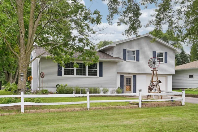 $399,999 | 1370 8th Avenue, Baldwin, WI 54002