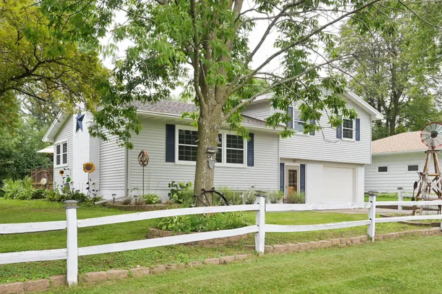 $399,999 | 1370 8th Avenue, Baldwin, WI 54002