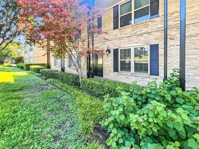 $1,599 | 7718 Royal Lane, Unit 115, Dallas, TX 75230