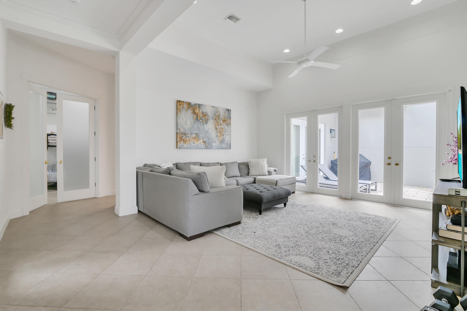 5702 Northwest 39th Avenue Boca Raton, FL 33496 - Photo 4 of 24 04 Living room 01