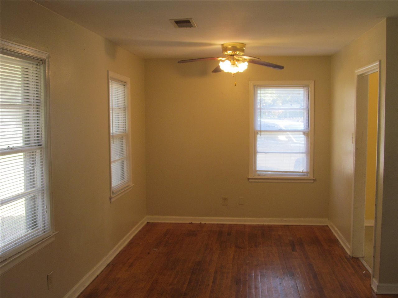 4880 Fairley Road Memphis, TN 38109 - Photo 4 of 25