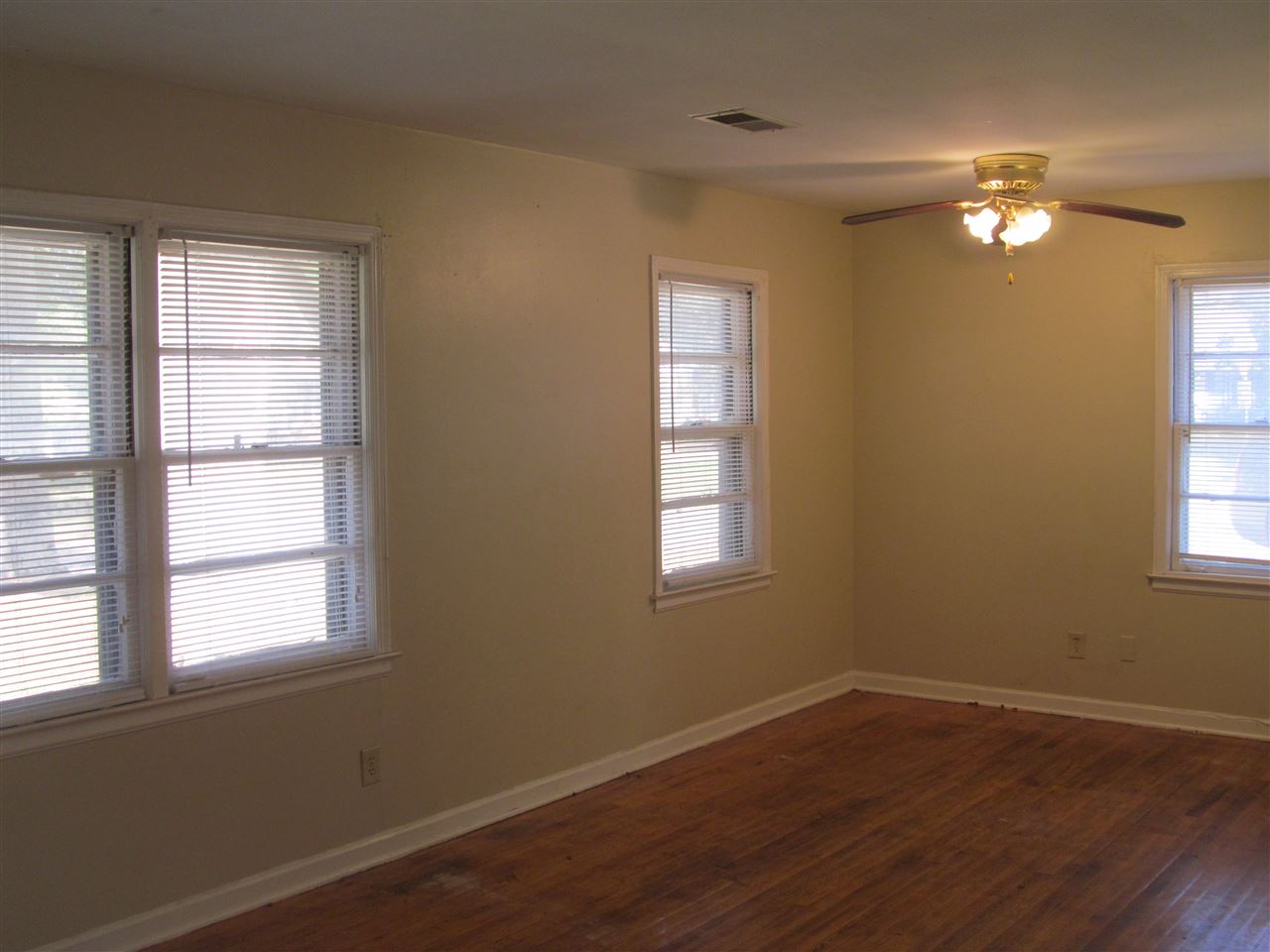 4880 Fairley Road Memphis, TN 38109 - Photo 5 of 25