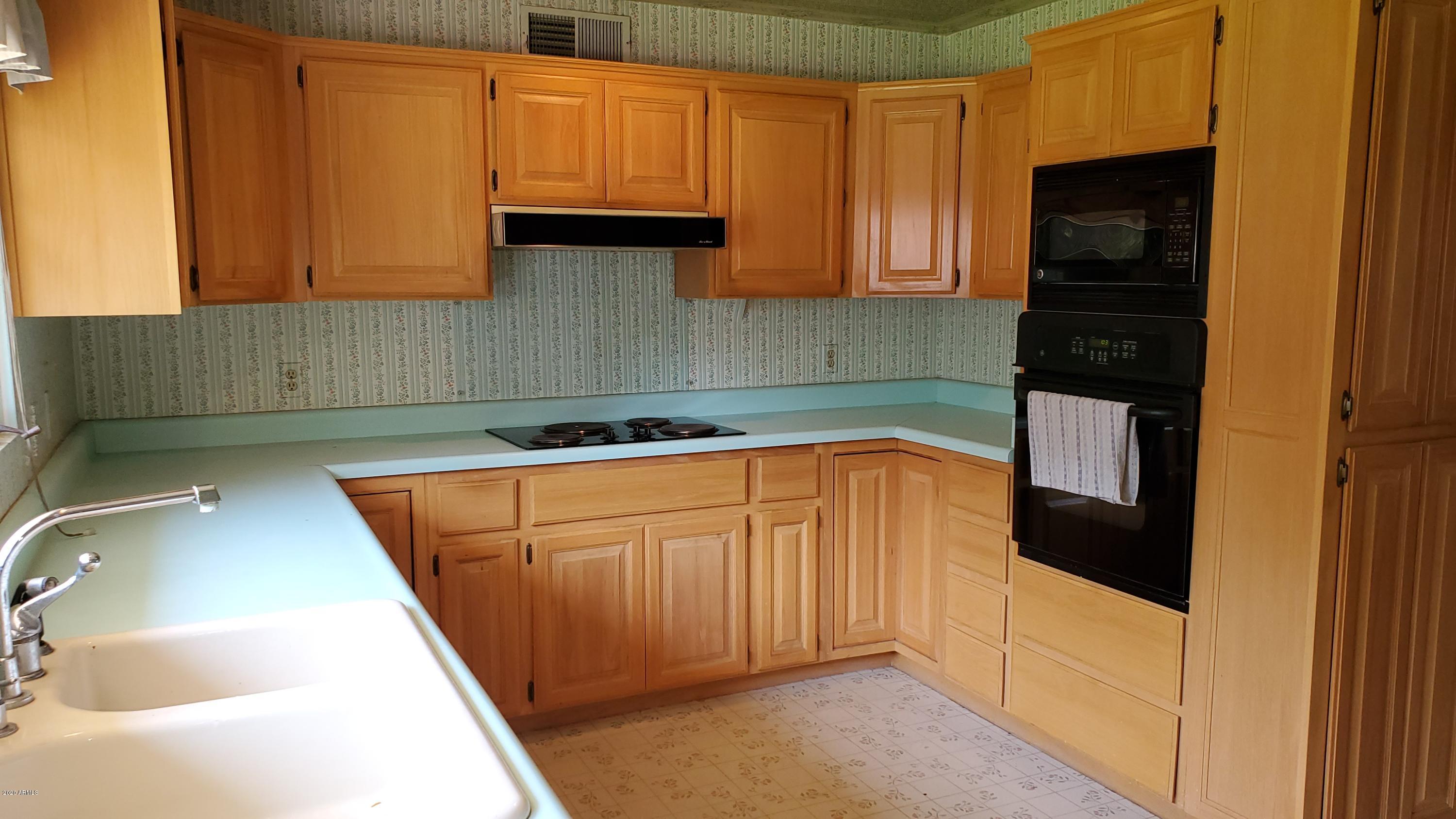 512 West Lamar Road Phoenix, AZ 85013 - Photo 3 of 41 Kitchen