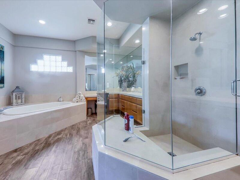 79995 Rancho La Quinta Drive La Quinta, CA 92253 - Photo 25 of 50 a bathroom with a tub and a shower
