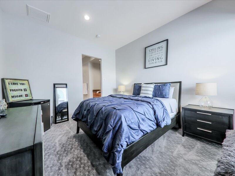 79995 Rancho La Quinta Drive La Quinta, CA 92253 - Photo 31 of 50 a bedroom with a bed and dresser