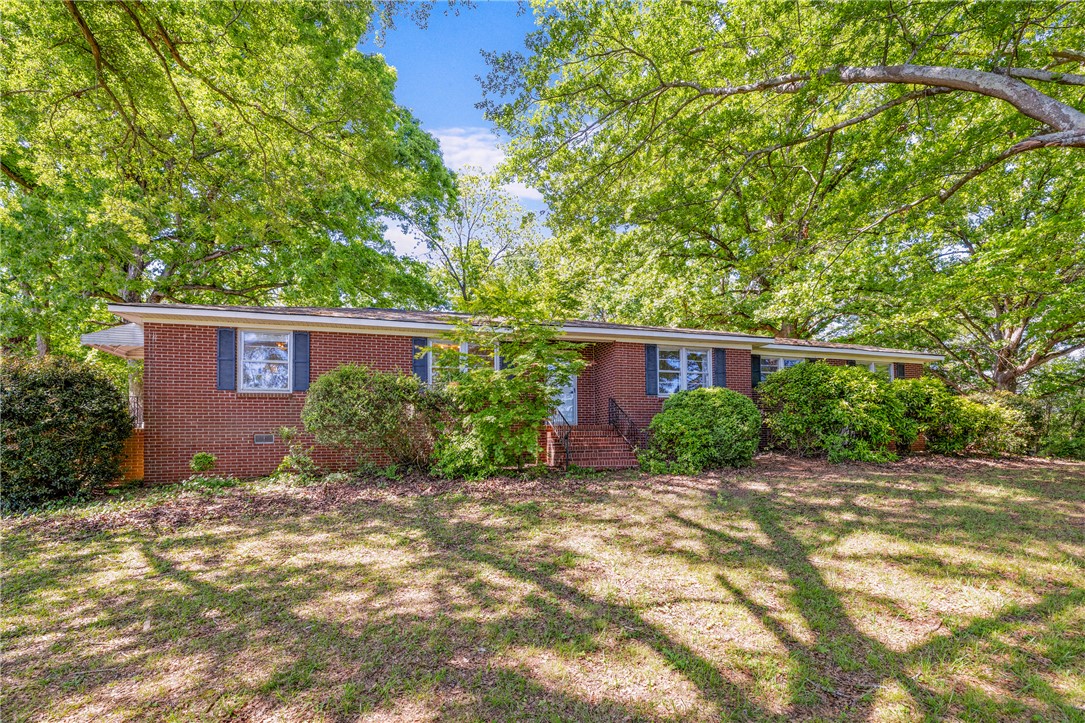1102 Garrison Road Anderson, SC 29625 - Photo 1 of 44