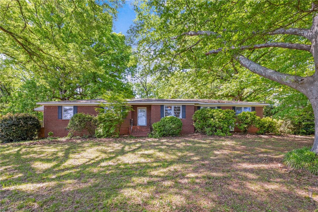 1102 Garrison Road Anderson, SC 29625 - Photo 2 of 44
