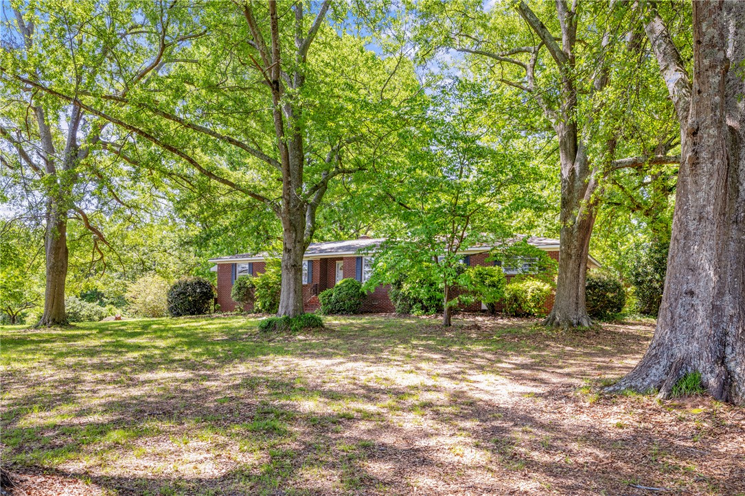 1102 Garrison Road Anderson, SC 29625 - Photo 3 of 44