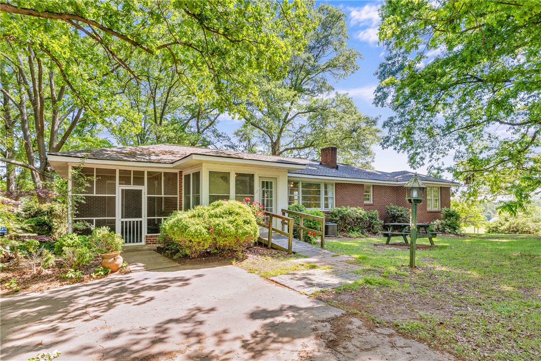 1102 Garrison Road Anderson, SC 29625 - Photo 34 of 44
