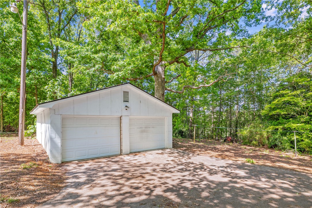 1102 Garrison Road Anderson, SC 29625 - Photo 40 of 44