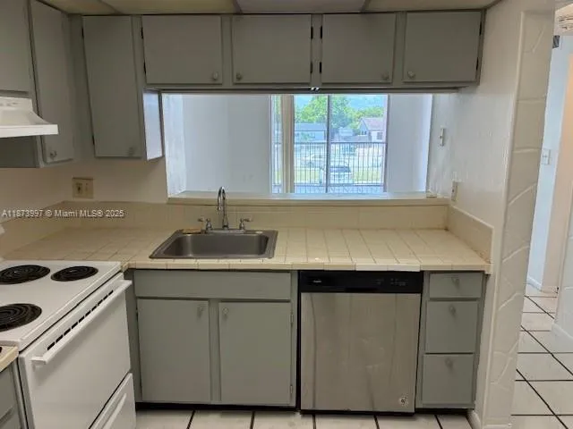 $1,800 | 19805 Southwest 114th Avenue, Unit 216, Miami, FL 33157