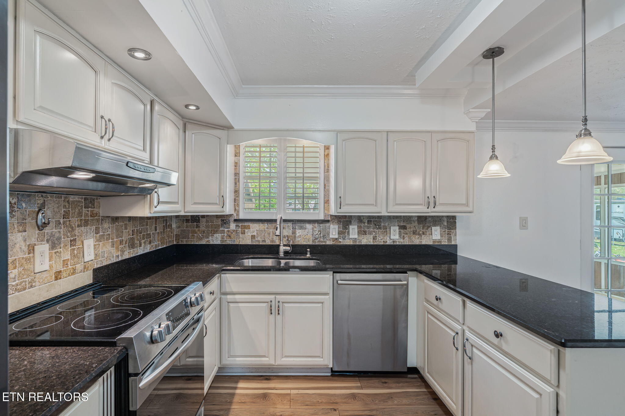 7112 Weaver Road Powell, TN 37849 - Photo 17 of 45 16-web-or-mls-7112 Weaver Road-9