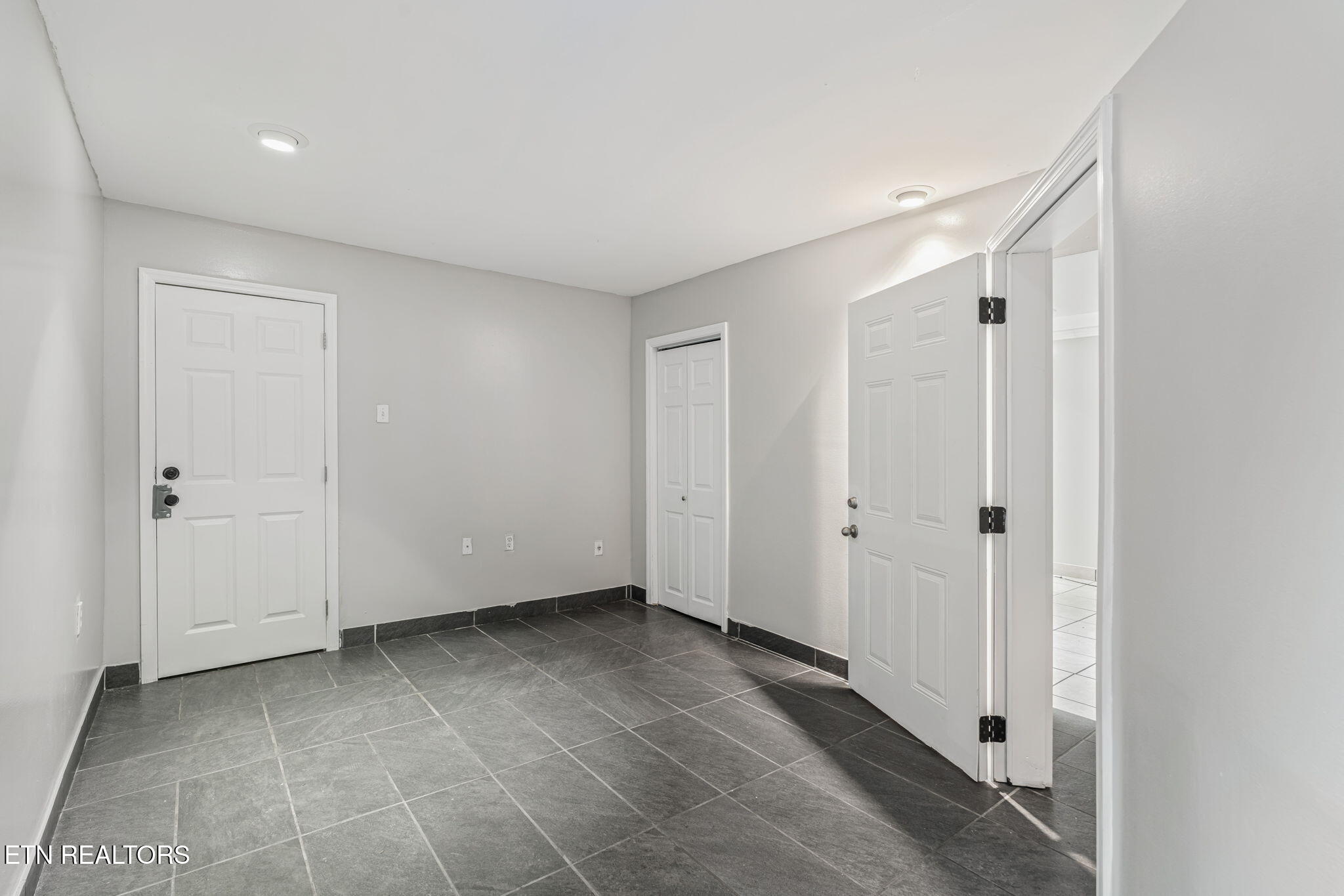 7112 Weaver Road Powell, TN 37849 - Photo 32 of 45 31-web-or-mls-7112 Weaver Road-24