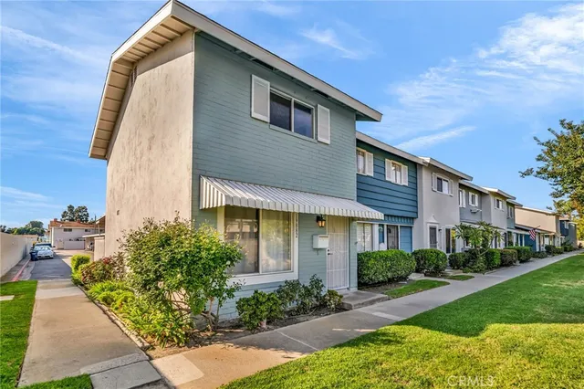 $2,850 | 19882 Berkshire Lane, Huntington Beach, CA 92646