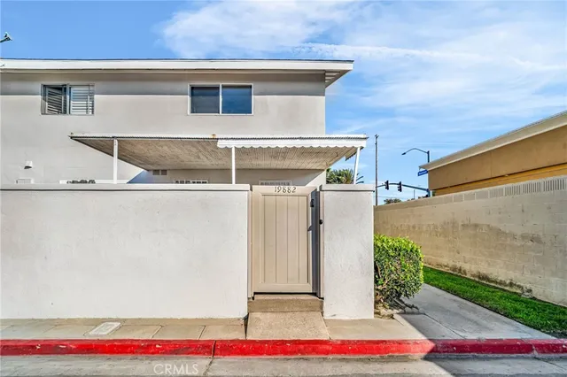 $2,850 | 19882 Berkshire Lane, Huntington Beach, CA 92646