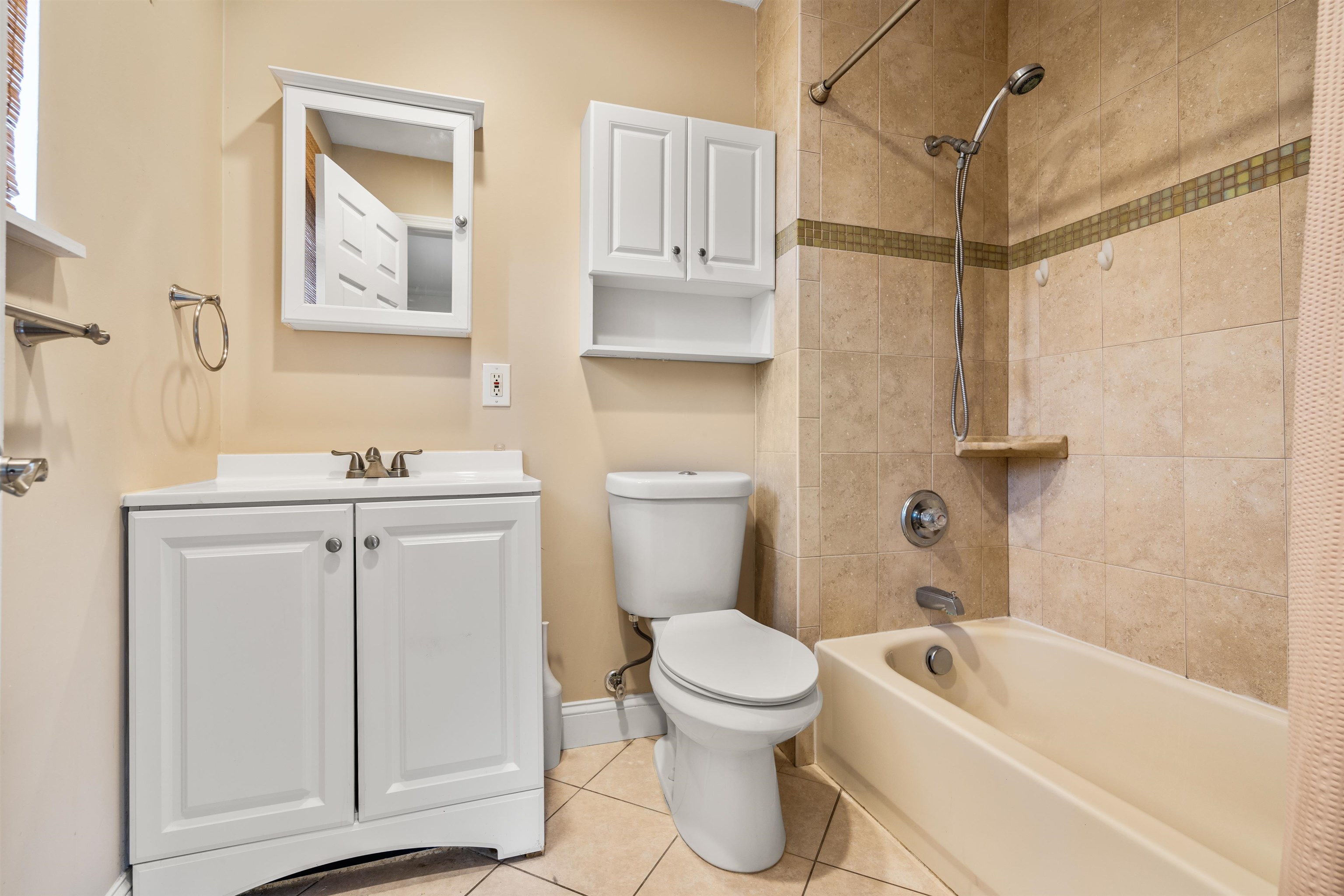 146 Menendez Road St. Augustine, FL 32080 - Photo 21 of 39 a bathroom with a toilet sink and shower