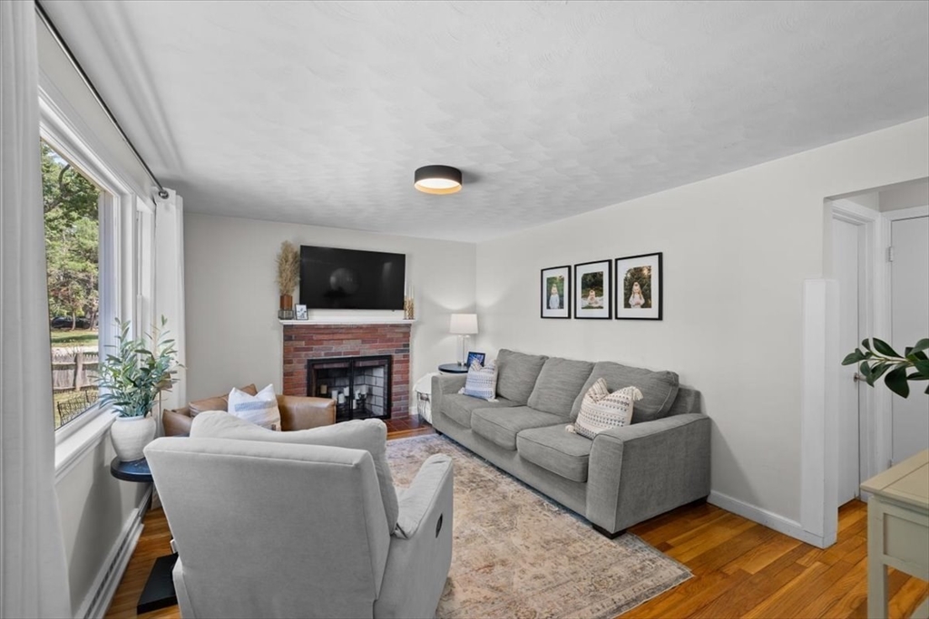30 Chestnut Street Wrentham, MA 02093 - Photo 5 of 37