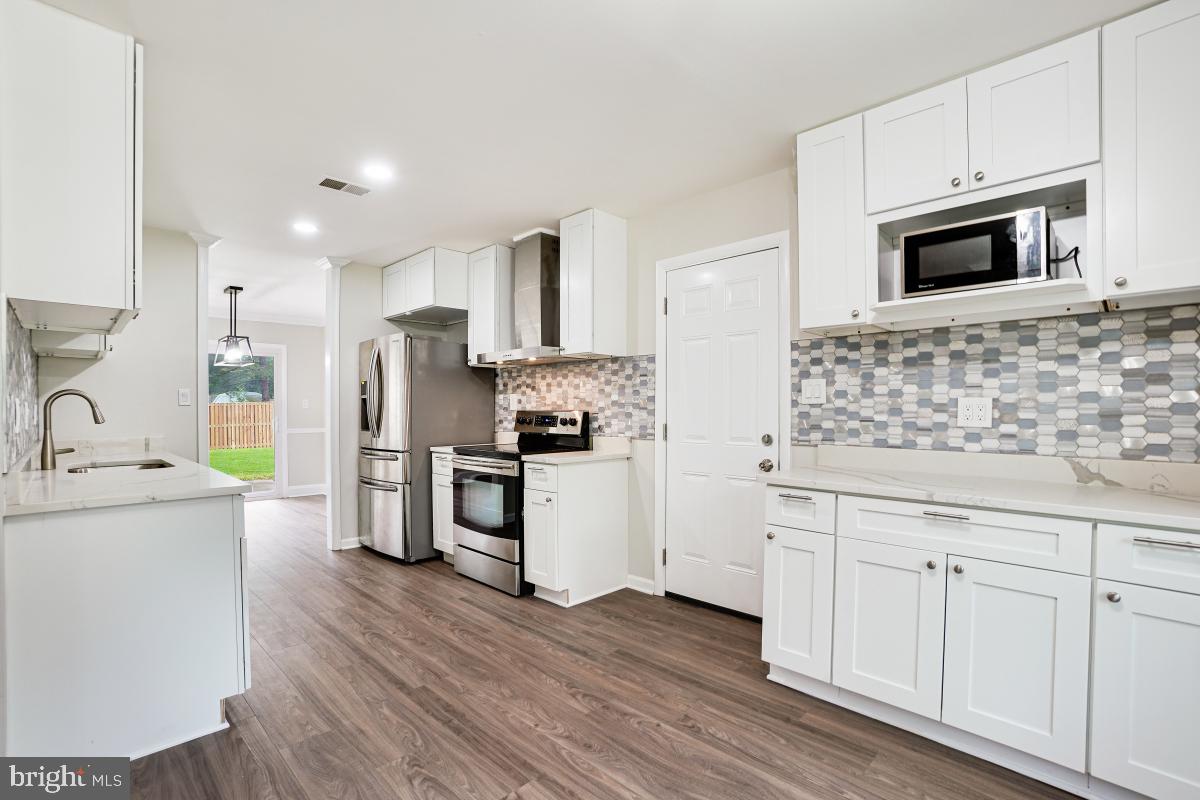 17404 Hoskinson Road Poolesville, MD 20837 - Photo 12 of 30 New kitchen floor