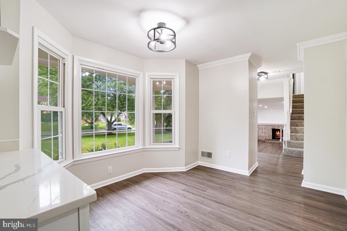 17404 Hoskinson Road Poolesville, MD 20837 - Photo 14 of 30 New breakfast room light