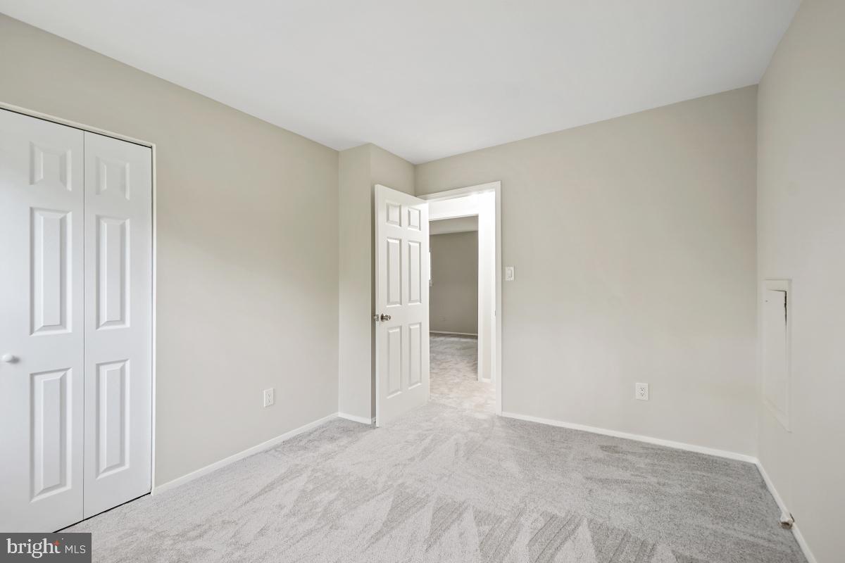 17404 Hoskinson Road Poolesville, MD 20837 - Photo 17 of 30 1st bedroom