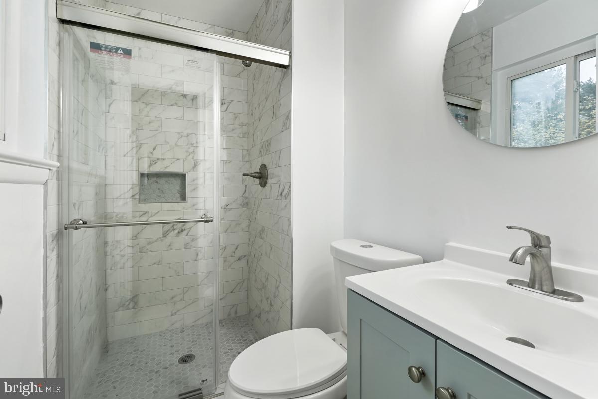 17404 Hoskinson Road Poolesville, MD 20837 - Photo 22 of 30 Bathroom