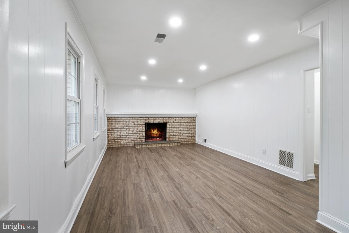 17404 Hoskinson Road Poolesville, MD 20837 - Photo 24 of 30 Family room
