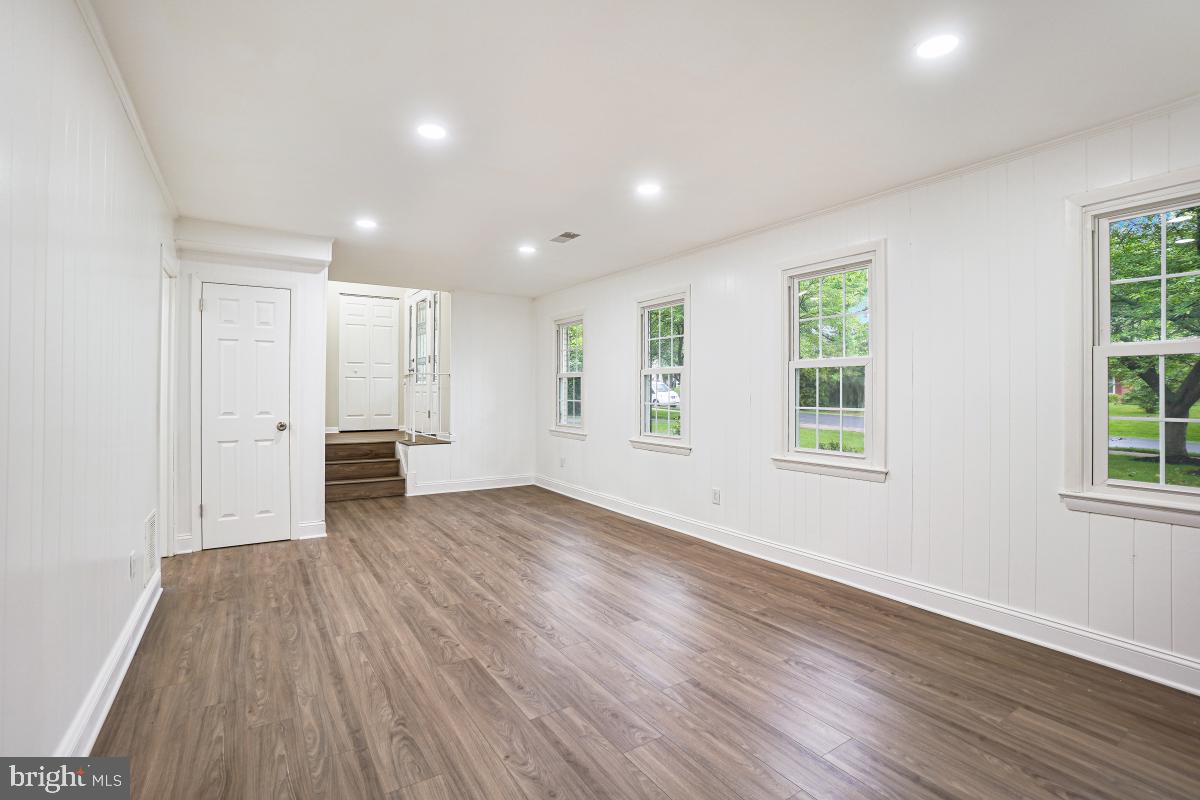 17404 Hoskinson Road Poolesville, MD 20837 - Photo 25 of 30 Family room