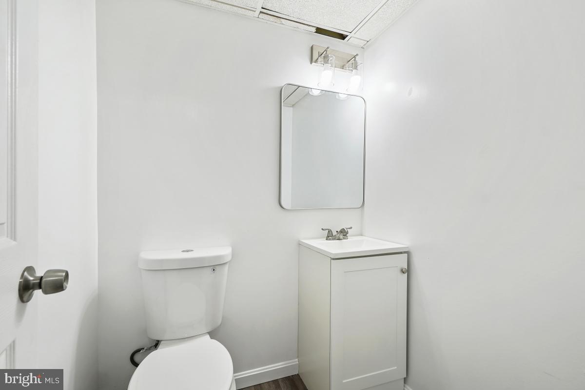 17404 Hoskinson Road Poolesville, MD 20837 - Photo 26 of 30 Powder room