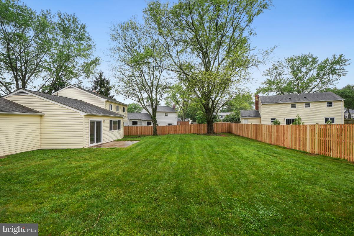17404 Hoskinson Road Poolesville, MD 20837 - Photo 29 of 30 Beautiful backyard