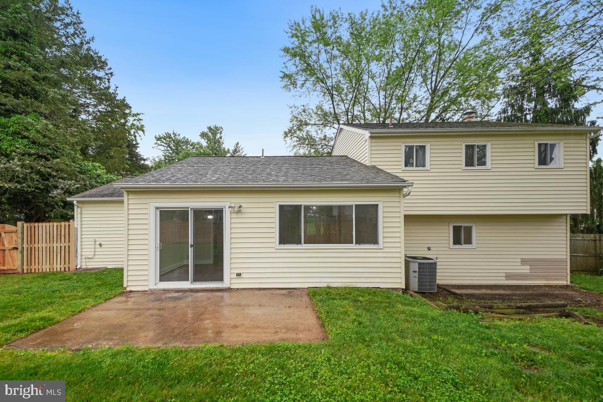 17404 Hoskinson Road Poolesville, MD 20837 - Photo 30 of 30 Fenced backyard with fence