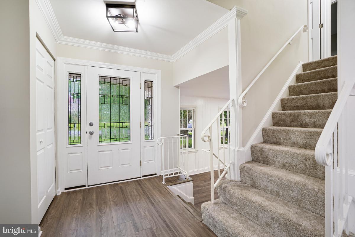 17404 Hoskinson Road Poolesville, MD 20837 - Photo 4 of 30 Foyer