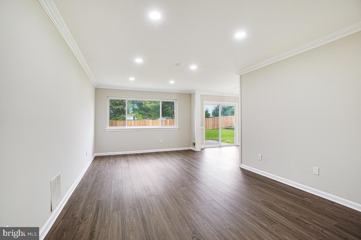 17404 Hoskinson Road Poolesville, MD 20837 - Photo 5 of 30 Living room with new floor