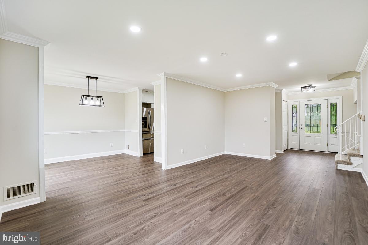 17404 Hoskinson Road Poolesville, MD 20837 - Photo 6 of 30 Living room Just painted