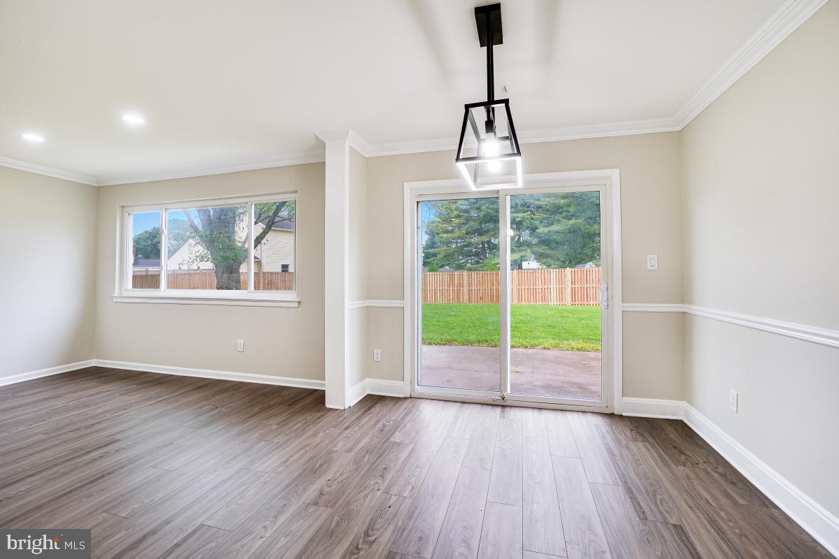 17404 Hoskinson Road Poolesville, MD 20837 - Photo 8 of 30 Dining room with chair rail molding & new light