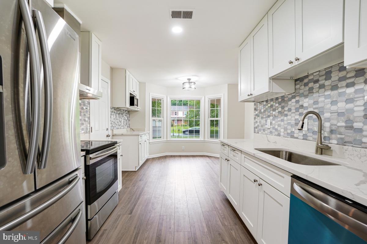 17404 Hoskinson Road Poolesville, MD 20837 - Photo 9 of 30 New kitchen