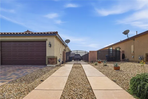 $385,000 | 2061 Hunt Woods Court, Laughlin, NV 89029