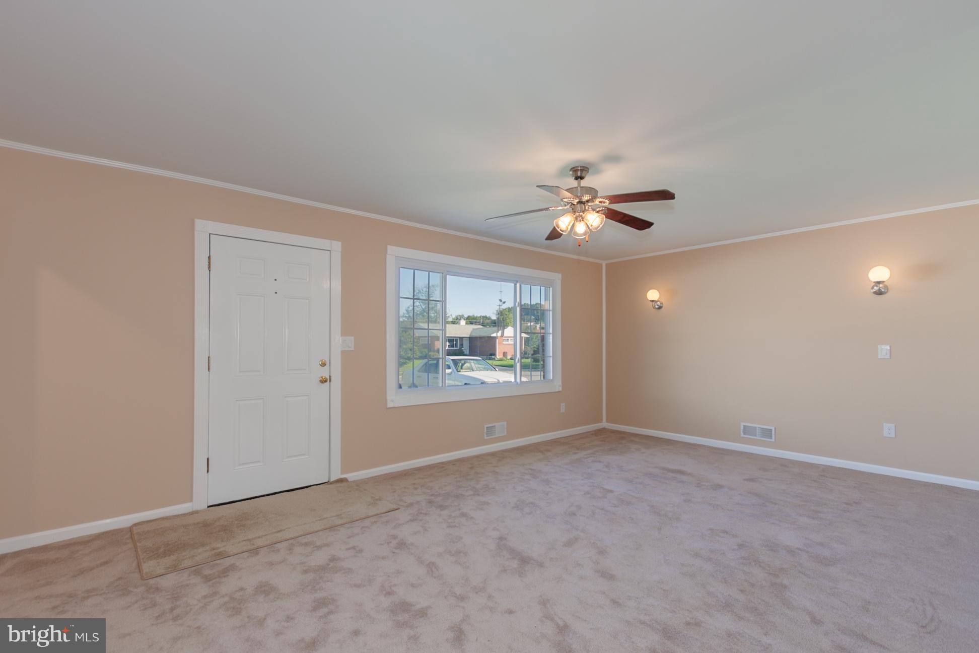 2441 Ellis Road Baltimore, MD 21234 - Photo 5 of 30 Living Room