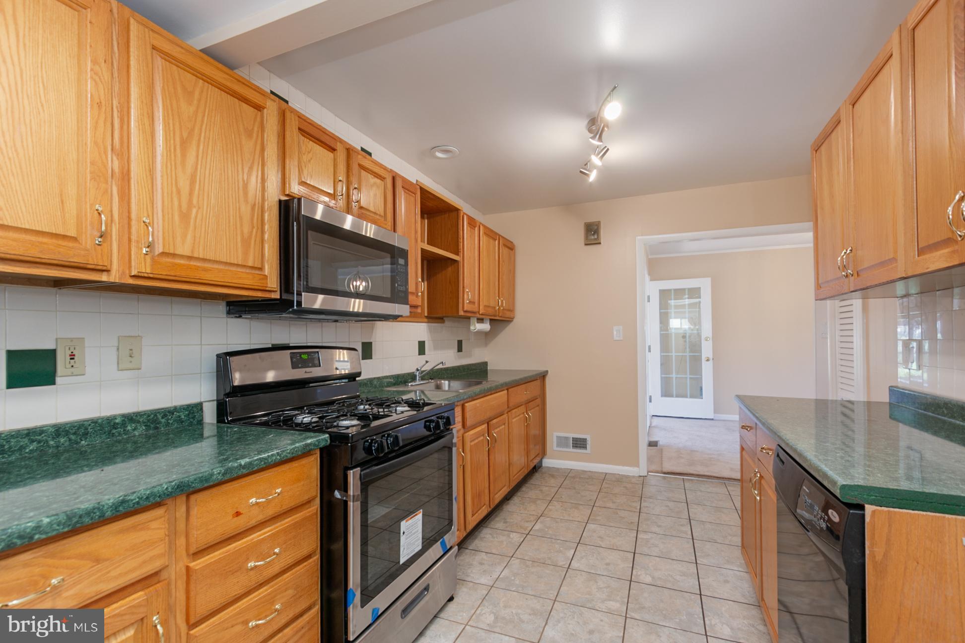 2441 Ellis Road Baltimore, MD 21234 - Photo 10 of 30 Kitchen