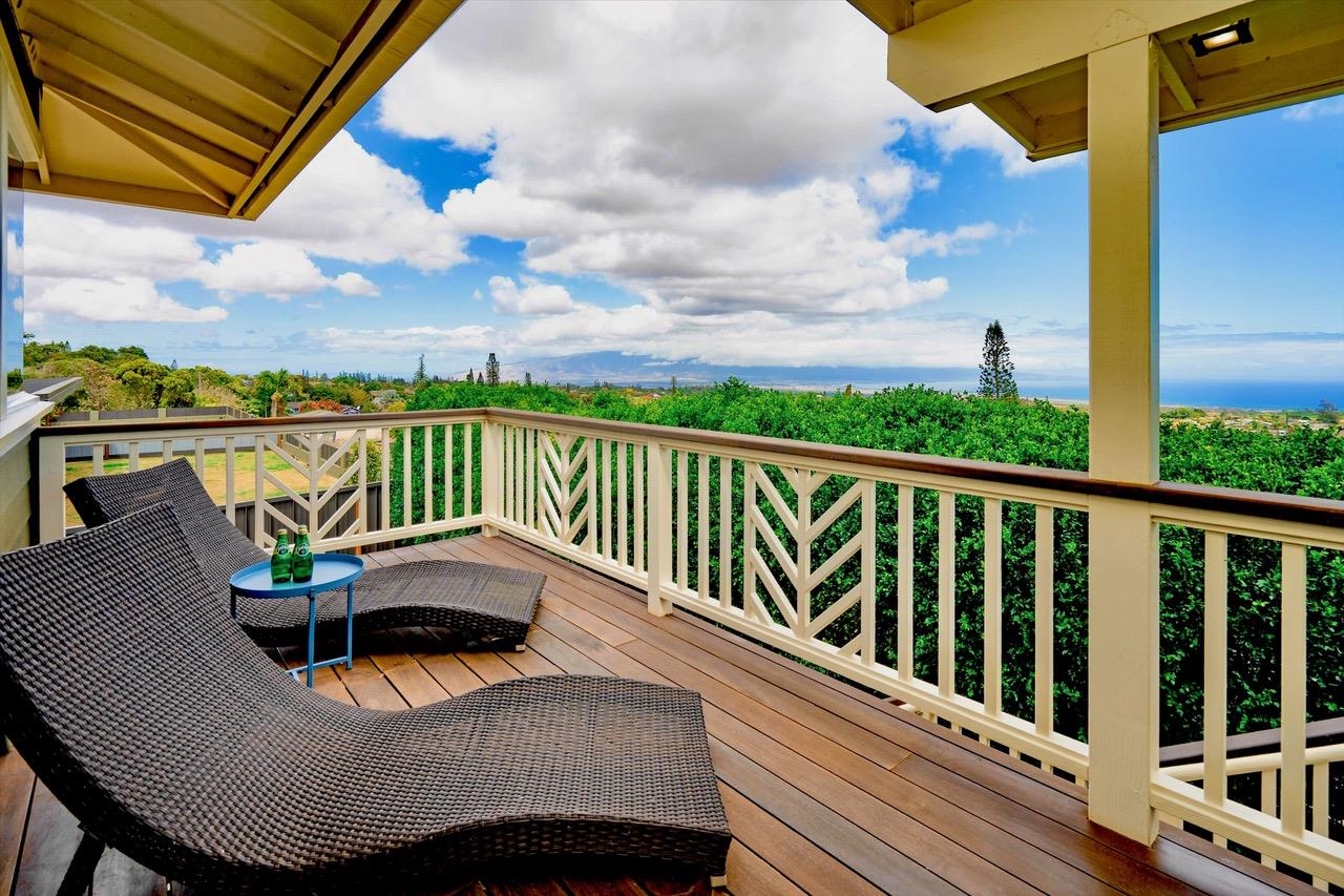 1115 Pookela Road Makawao, HI 96768 - Photo 11 of 37 a view of balcony with furniture