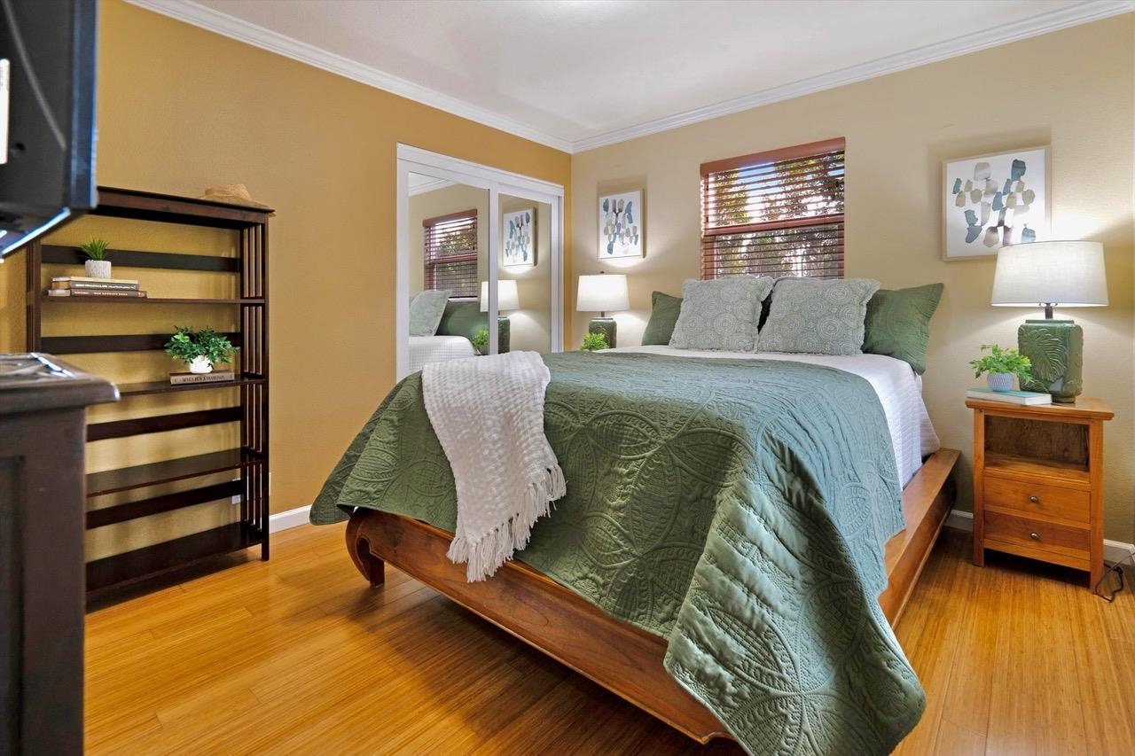 1115 Pookela Road Makawao, HI 96768 - Photo 18 of 37 a living room with a bed furniture and a window