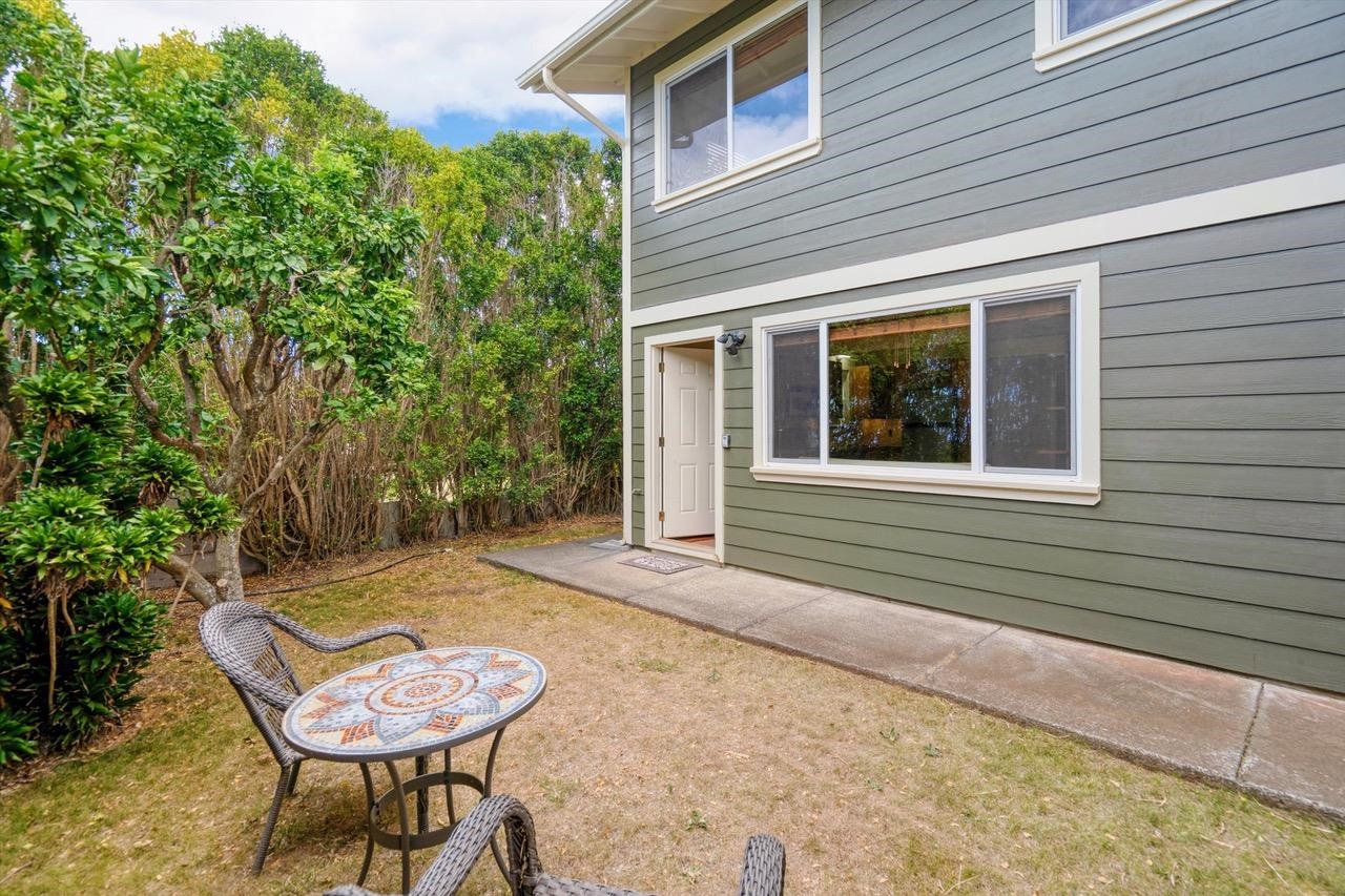 1115 Pookela Road Makawao, HI 96768 - Photo 25 of 37 a view of a backyard with a table and chairs