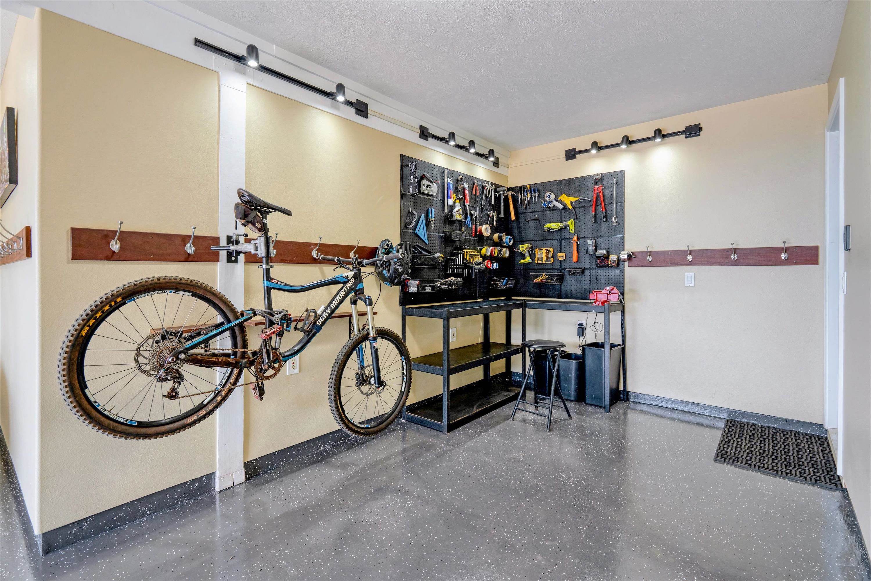 1115 Pookela Road Makawao, HI 96768 - Photo 36 of 37 a view of an bike garage