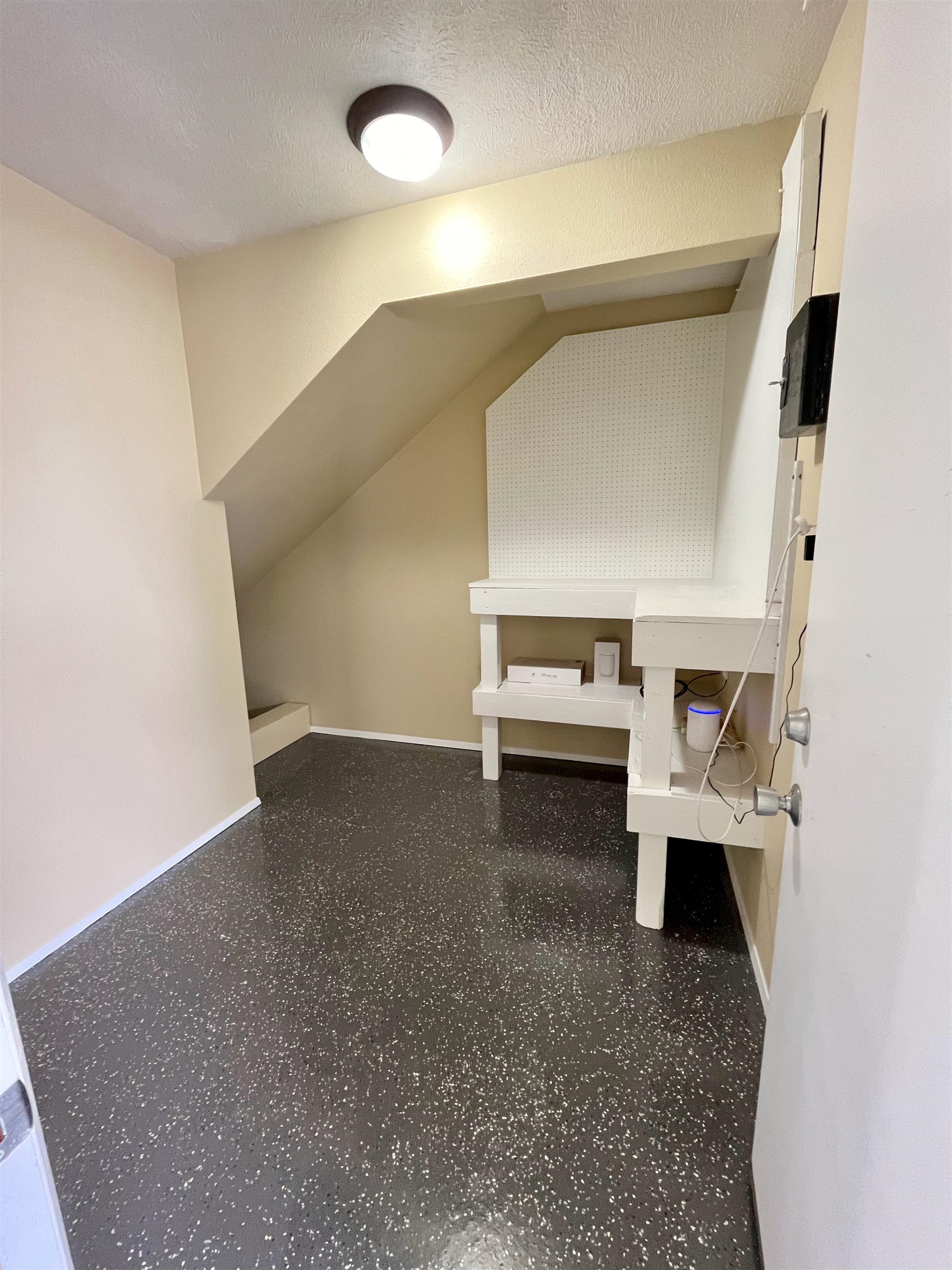 1115 Pookela Road Makawao, HI 96768 - Photo 37 of 37 a view of entryway and hall