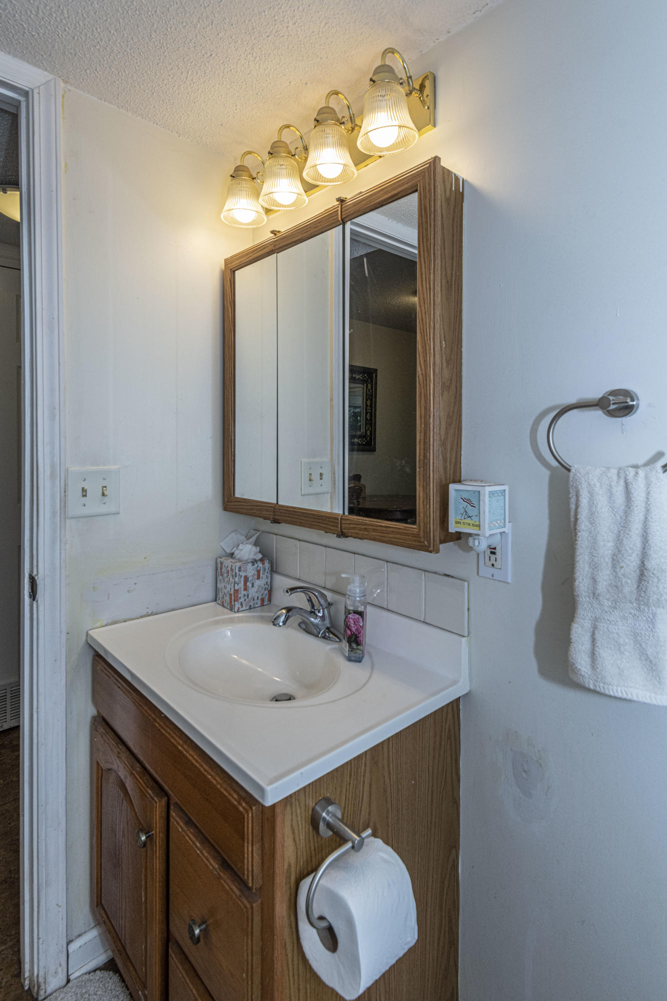 1283 Mathis Ferry Road Mount Pleasant, SC 29464 - Photo 14 of 22 Upstairs Full Bathroom