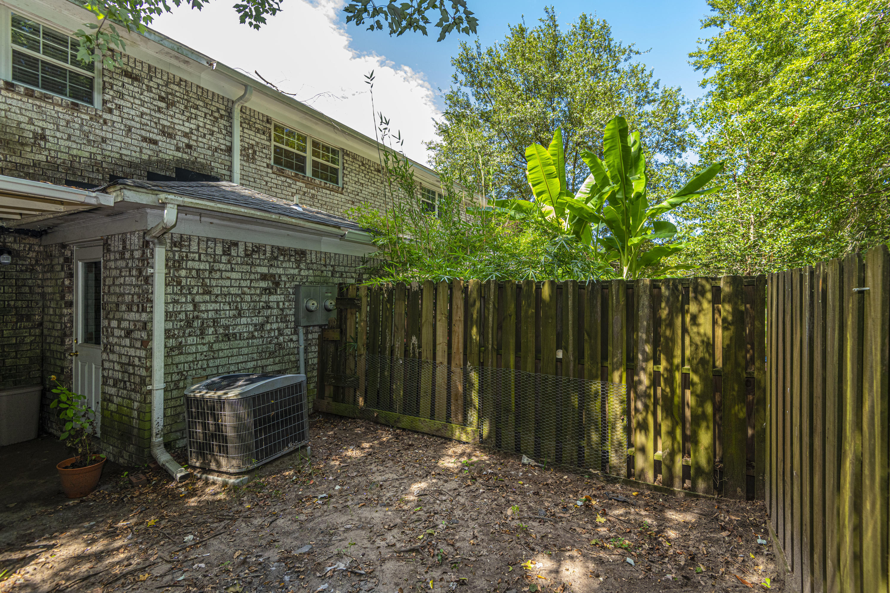 1283 Mathis Ferry Road Mount Pleasant, SC 29464 - Photo 7 of 22 Fenced In Area
