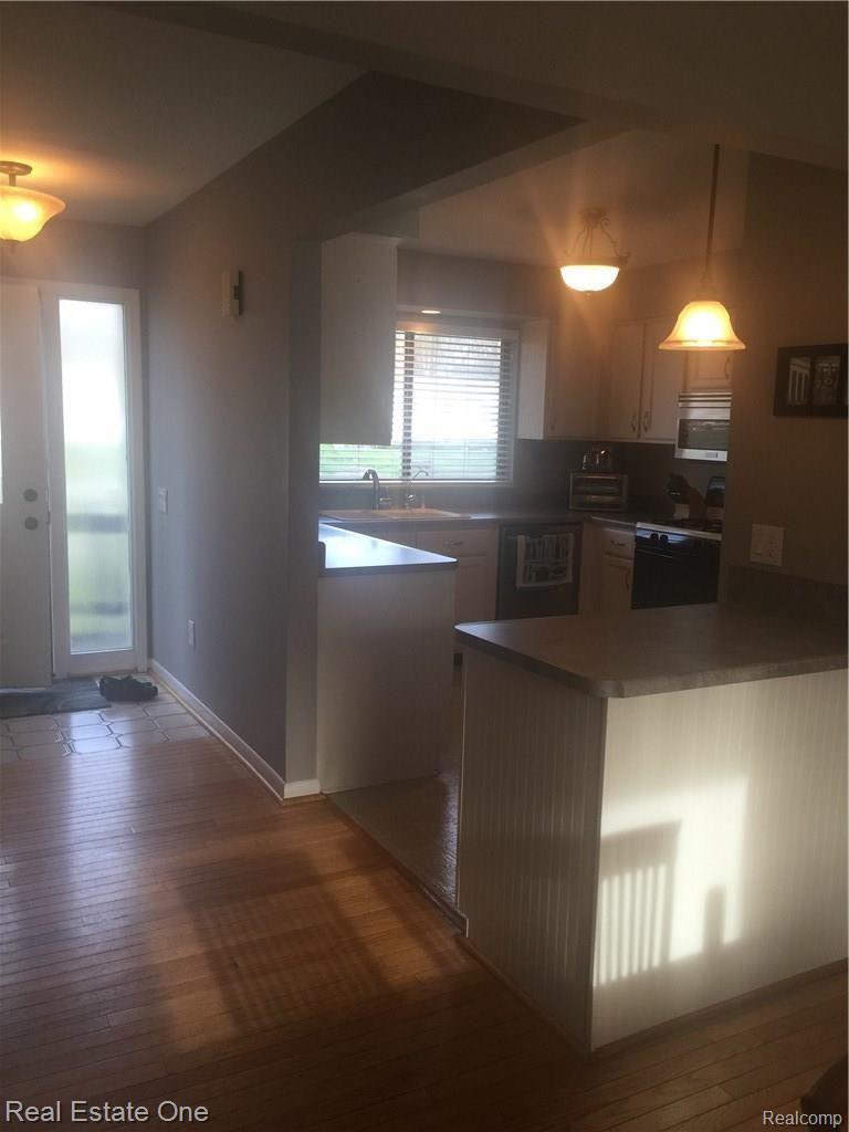 2390 Keith Road West Bloomfield, MI 48324 - Photo 12 of 19 IMG_3625.JPG